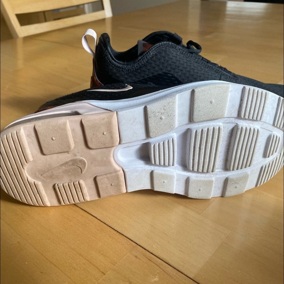 THEY’RE BACK Womens Air Max Motion 2 Size 6.Sorry for the lack of communication. - Picture 2 of 6